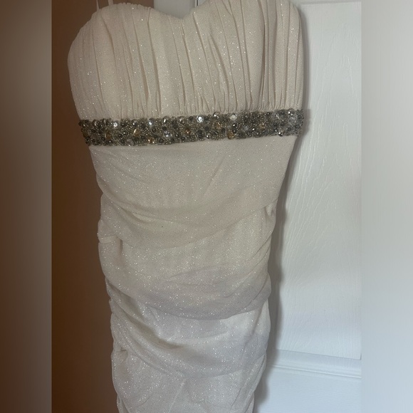 NWT Strapless White w/ Glitter dress; Juniors large - Picture 3 of 12